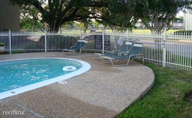 Building Photo - 1 br, 1 bath  - 2701 Old Alvin Rd # 1854
