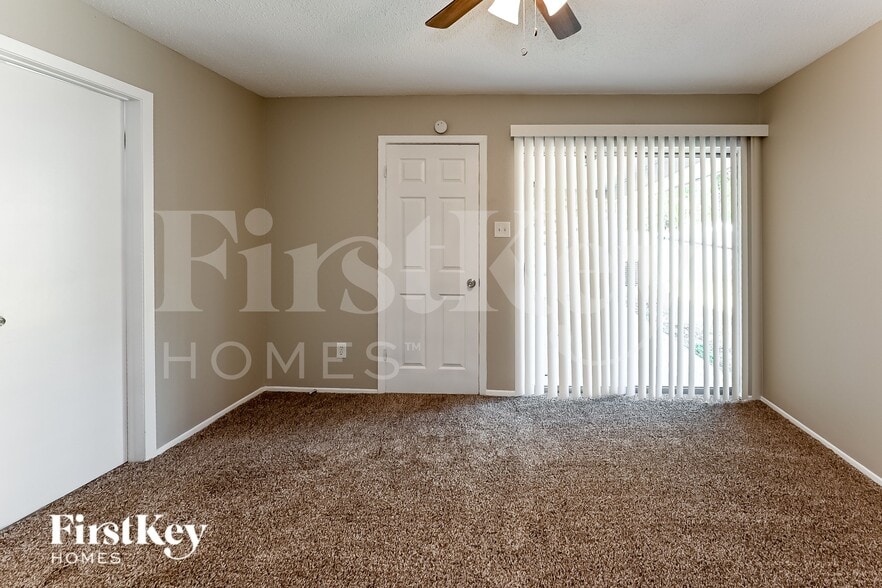 Building Photo - 10811 Forest Leaf Dr