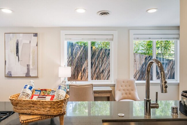 Building Photo - 6404 47th Ave SW