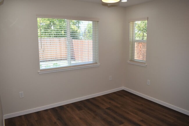Building Photo - 2510 Meadow Wood Cir