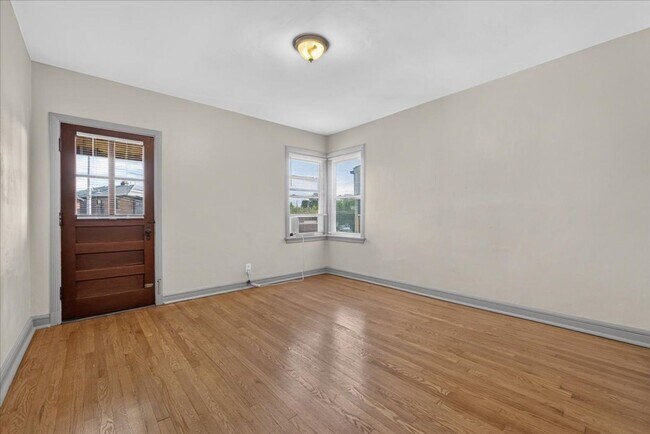 Building Photo - 4939 Pernod Ave
