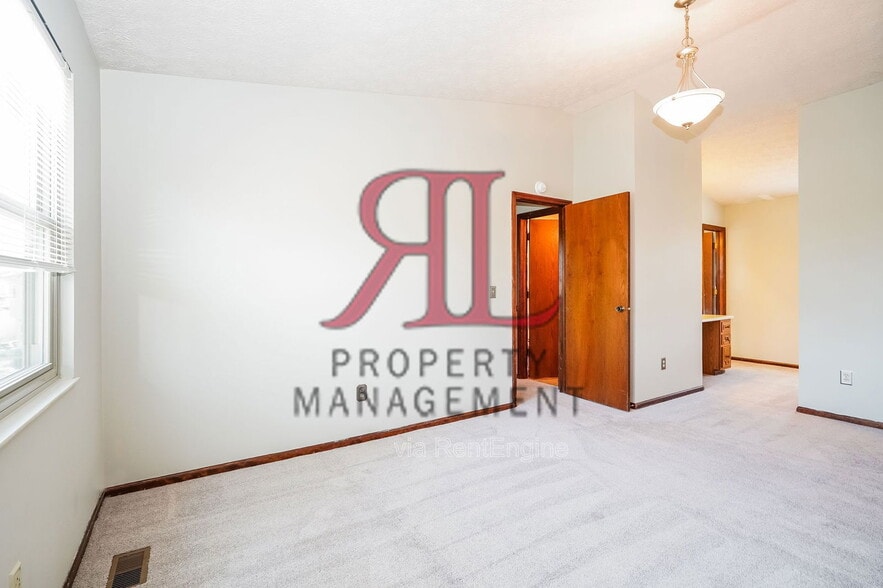 Building Photo - 266 Gurgun Ln