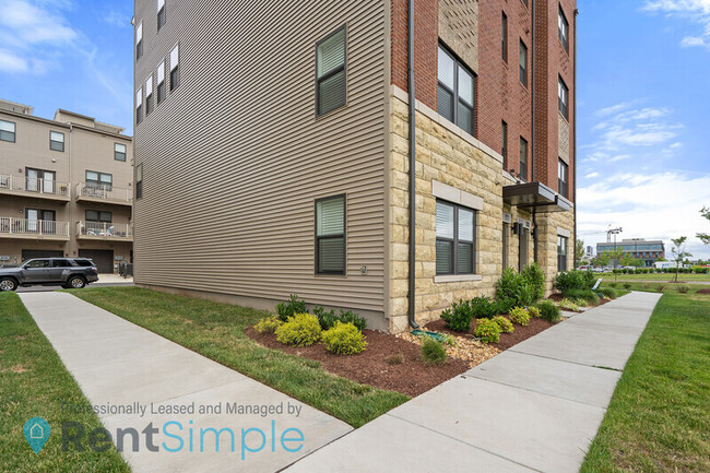 Building Photo - 44798 Tiverton Sq