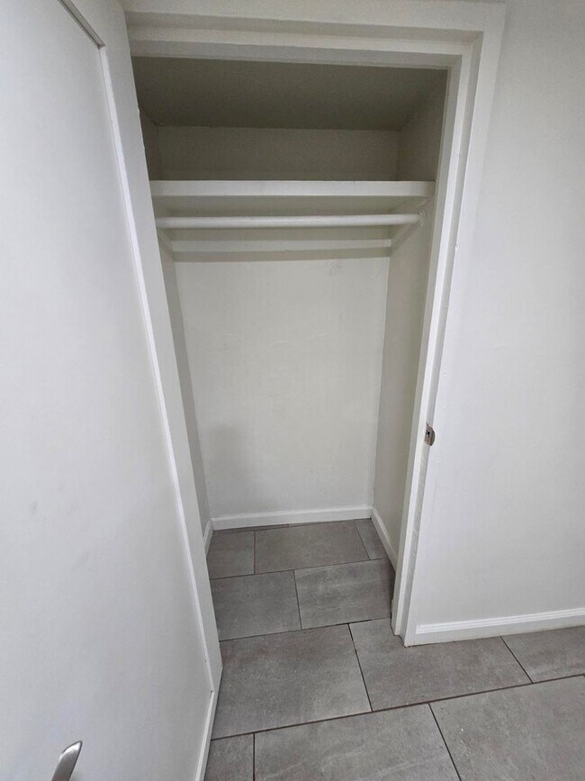 Building Photo - 332 W Illinois St