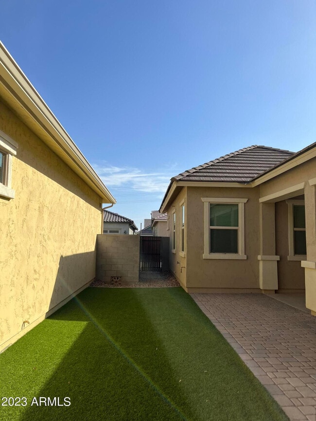 Building Photo - 4225 E Ronald St