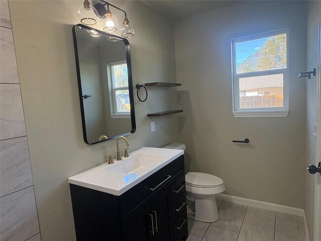 Building Photo - 205 NW 2nd St