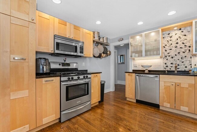 Building Photo - 35 S Munroe Terrace