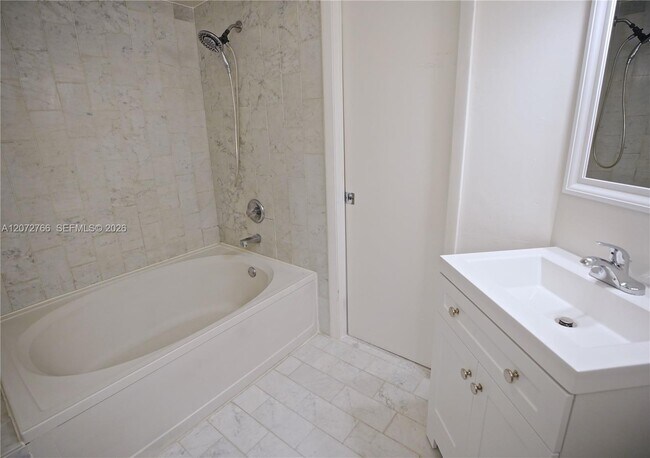 Building Photo - 10196 SW 77th Ct