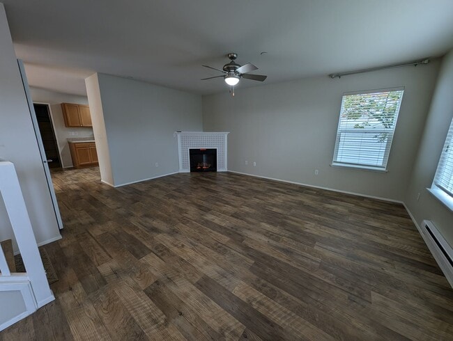 Building Photo - Corner lot 3 bed, 2.5 bath DuPont home!