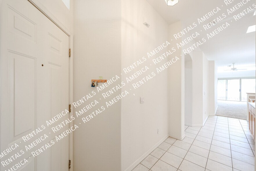 Building Photo - 6730 E Hermosa Vista Dr