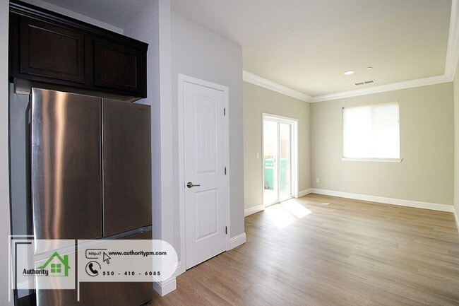 Building Photo - 867 Congaree Ln