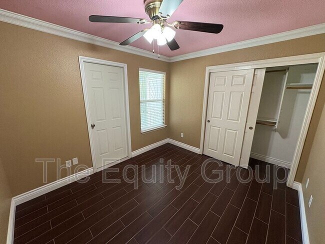 Building Photo - 744 W Buena Vista Ave