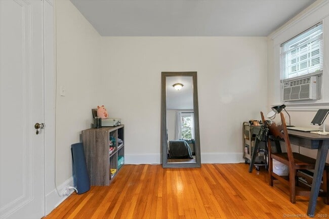 Building Photo - 52 Augur St