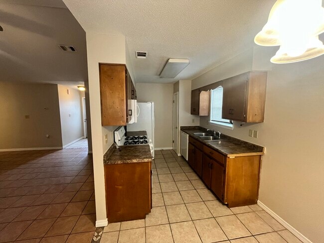 Building Photo - 41 3rd Ave