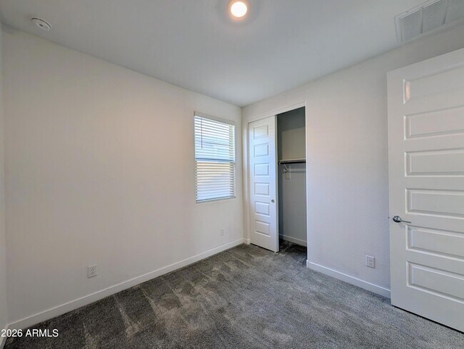 Building Photo - 9509 W Sells Dr