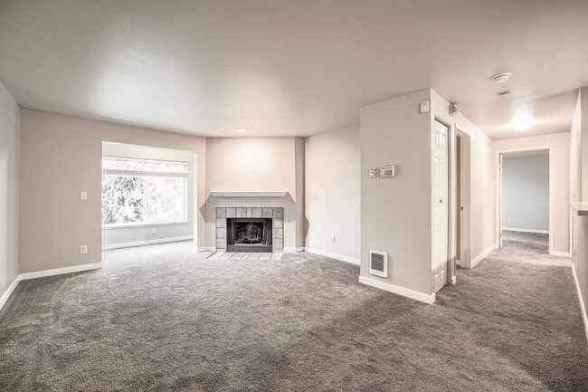 Building Photo - Updated 2 Bed Renton Ridge Condo; A Great ...