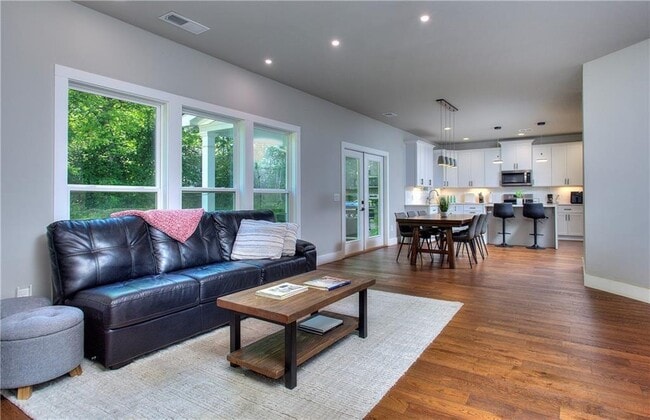 Building Photo - 419 McInnes Cir