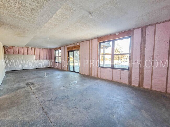 Building Photo - 4-Bedroom Walkout with 3-Car Garage in Waukee Schools