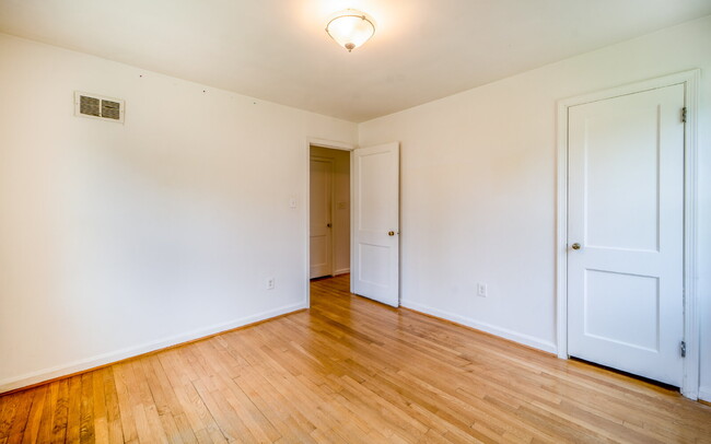 Building Photo - Your Ideal Lifestyle Awaits in this Stunni...
