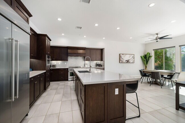 Building Photo - 81805 Four Seasons Pl