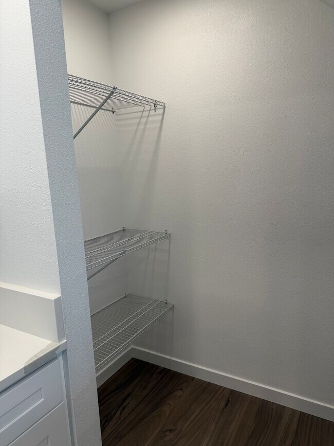 Building Photo - Brand new 3 bedroom 3 full bath townhouse in Thurston!