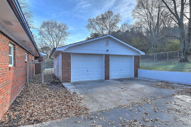 Building Photo - 4151 Cameron Rd