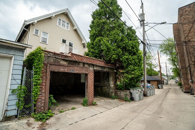 Building Photo - Murray Lower Flat
