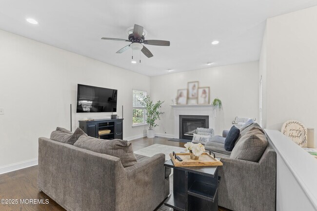 Building Photo - 6 Kindling Way