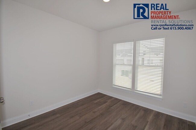 Building Photo - Gorgeous 4 bd home with attached garage! Neighborhood Pool!