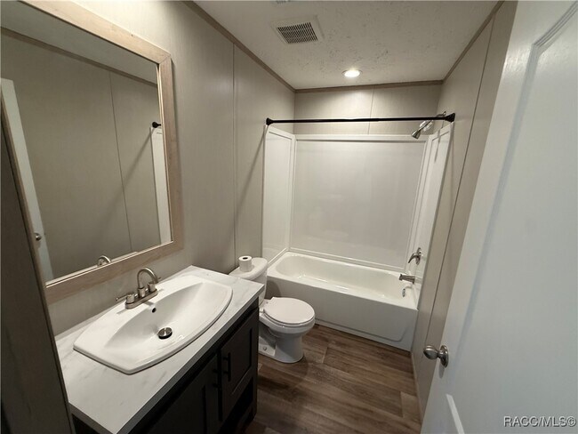 Building Photo - 5469 W Grovepark Rd