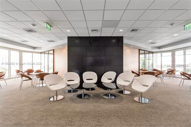 Building Photo - 900 Brickell Key Blvd