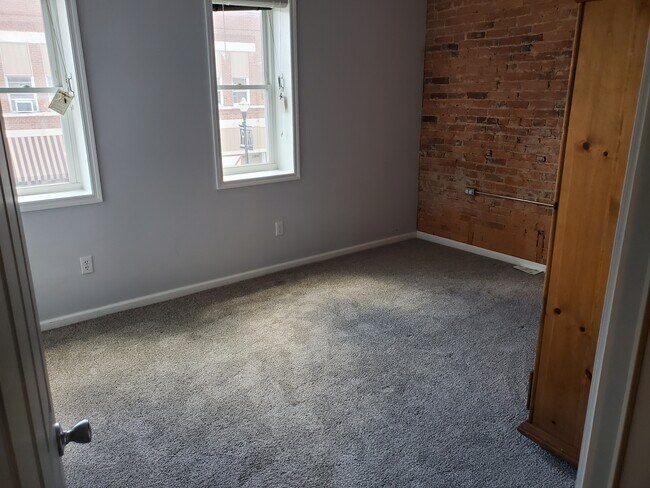 South bedroom - 109 N Main St
