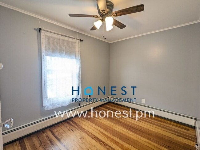 Building Photo - 162 College Ave