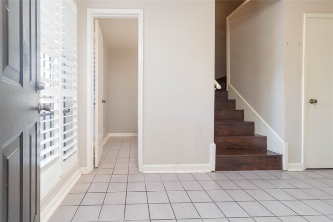 Building Photo - 1404 Walnut Bend Ln