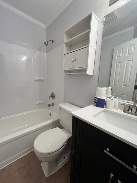 Building Photo - 353 Woodland Dr