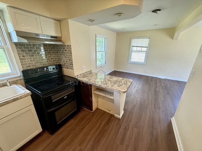 Building Photo - 472 Keck St