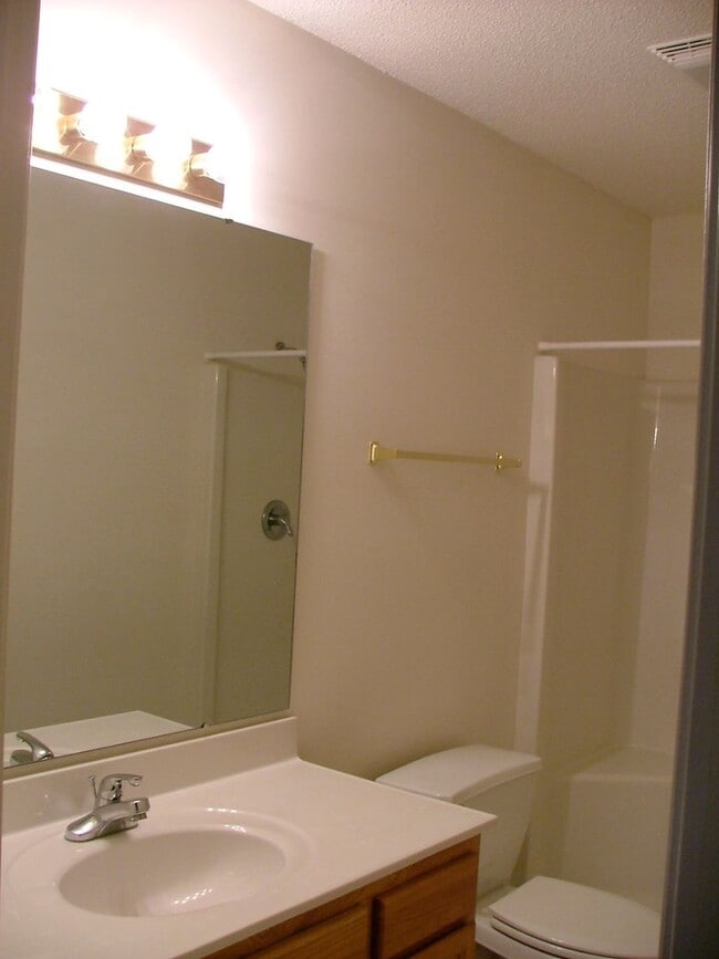 Building Photo - 100 Springwood Ln