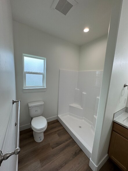 Building Photo - 2430 Lotus Ave