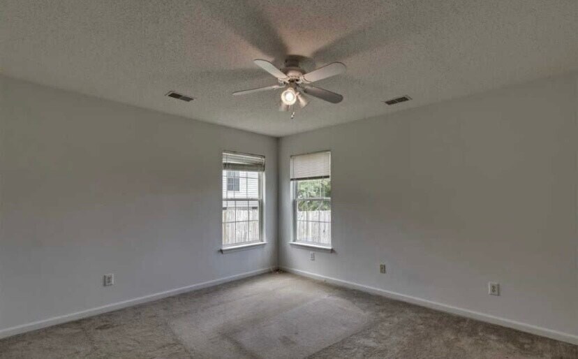 Building Photo - 210 Seven Pines Ct