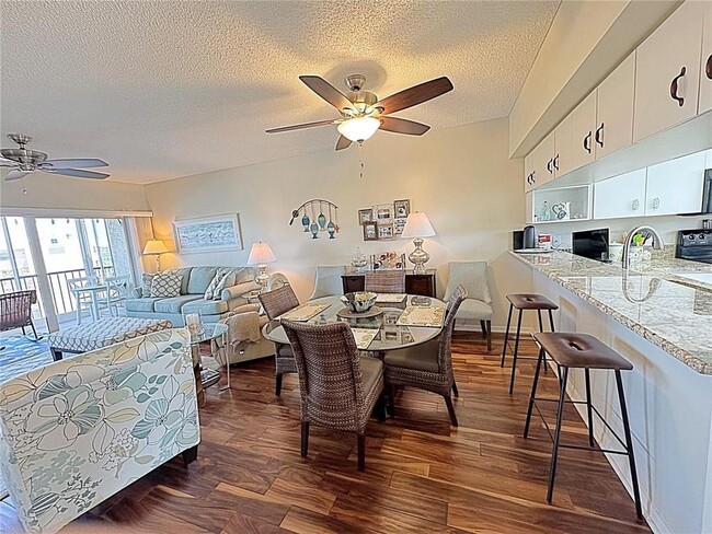 Building Photo - 6205 Shoreline Dr