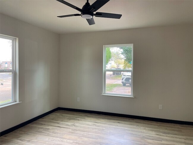 Building Photo - 800 S 2nd St