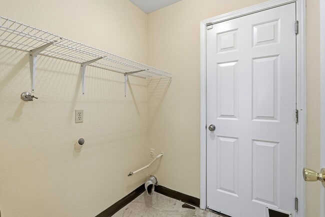 Building Photo - 663 Albion Dr