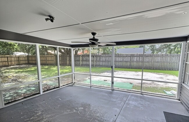 Building Photo - Spacious 3/2 Living in the Heart of Ocean Springs