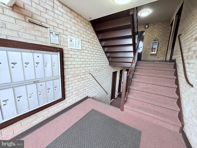 Building Photo - 7598 Gales Ct