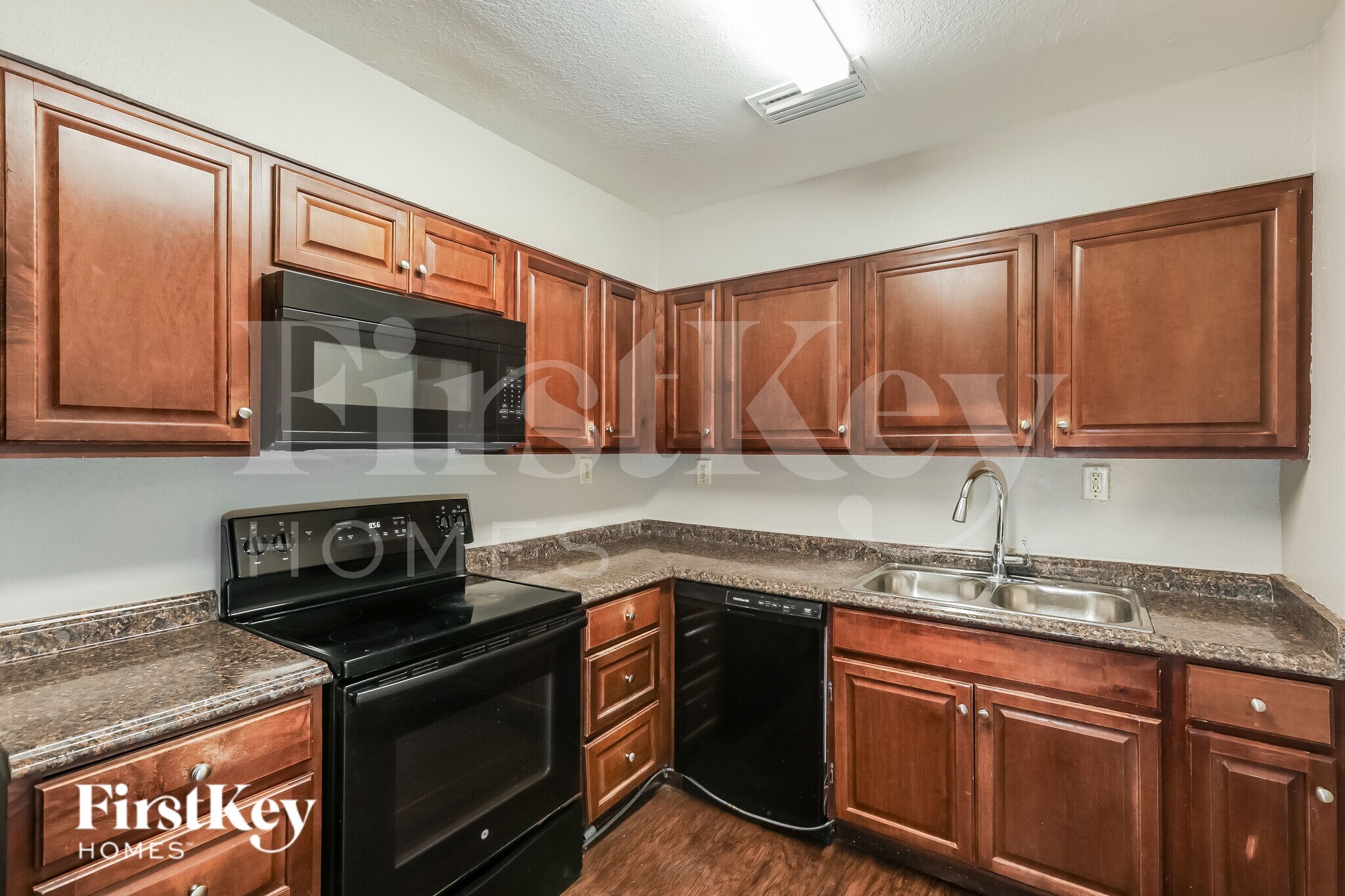 Building Photo - 9305 N Forest Hills Dr