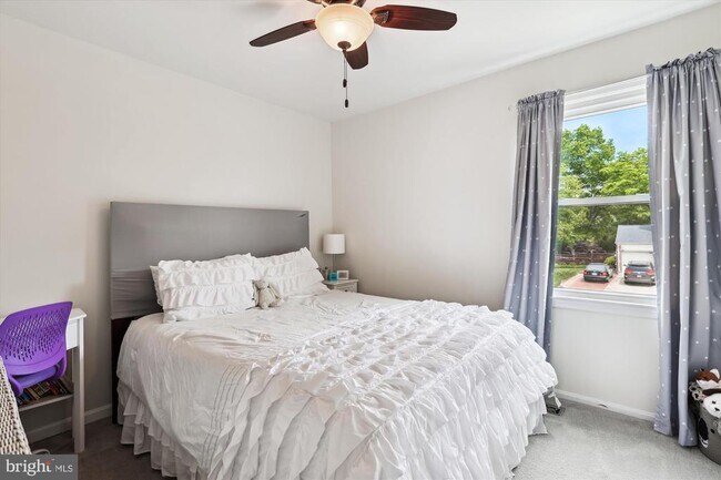 Building Photo - 4555 Lantern Pl