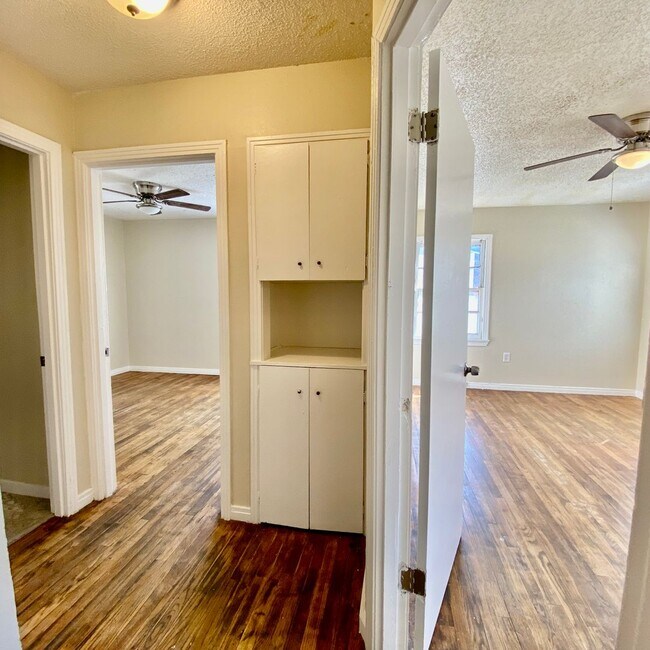 Building Photo - $0 First Month's Rent / $0 Deposit at Move-in