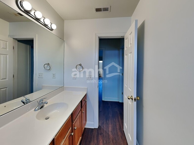 Building Photo - 2016 Sentinel Dr