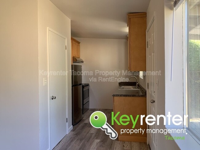 Building Photo - 1713 S 43rd St