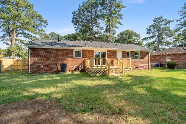 Building Photo - 4916 Orleans Dr